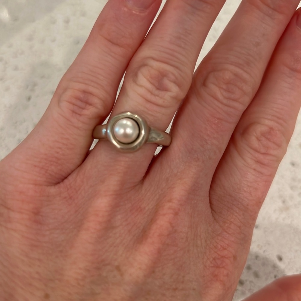 Uno de 50 pearl ring